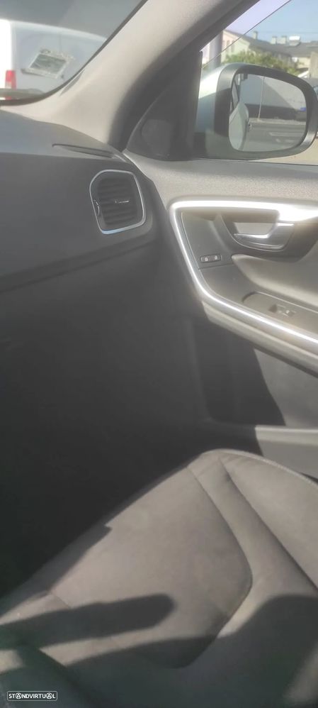 Volvo V60 2.0 D4 Momentum Geartronic - 14