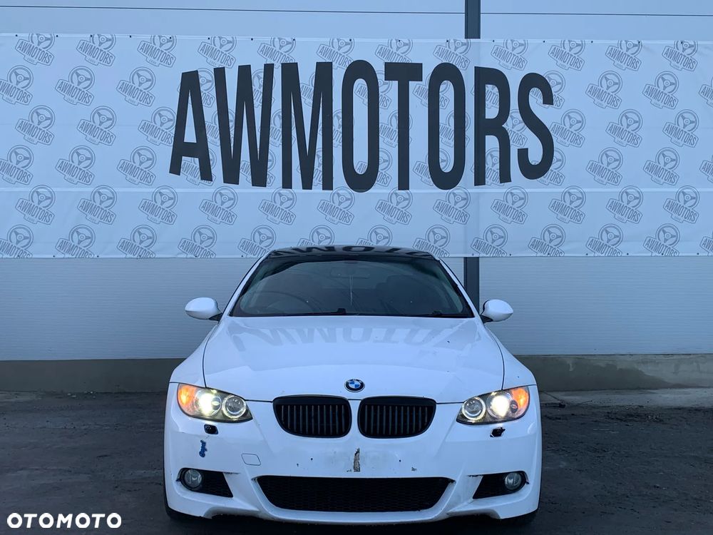 BMW 3 E92 2007 *SAMOCHÓD NA CZĘŚCI* 2879 MASKA, LAMPA, DRZWI, LUSTERKO, ZDERZAK, GRILL, BŁOTNIK, KLAPA, BELKA, DESKA, FOTELE, KANAPA, ĆWIARTKA, KIEROWNICA, TARCZE, ZACISKI, ZAWIESZENIE, KOMPLETNY PRZÓD, KOMPLETNY TYŁ, LICZNIK, ZEGARY, PRAWE LEWE PRZÓD TYŁ - 2