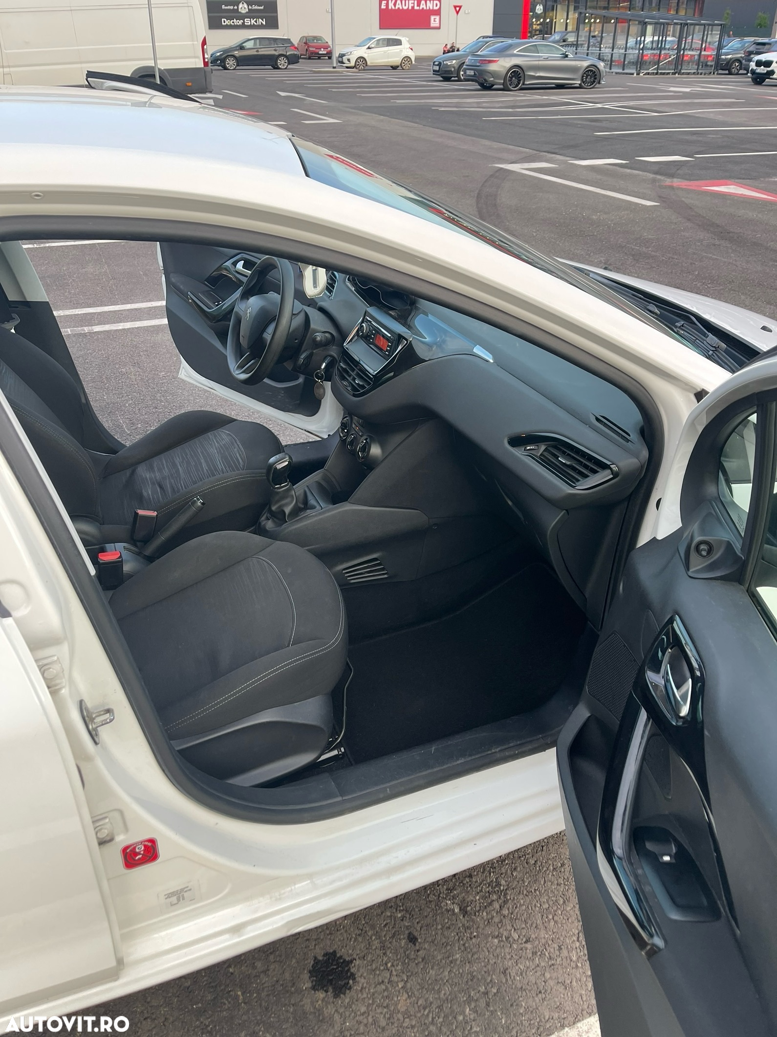 Peugeot 208 - 6