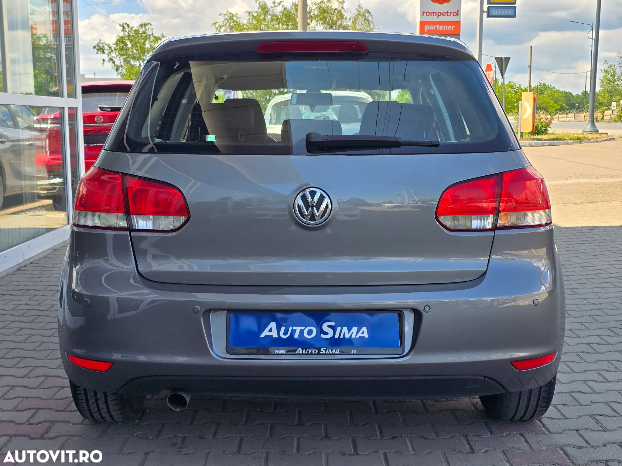 Volkswagen Golf - 6