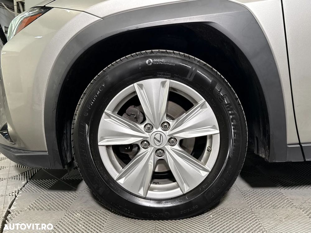 Lexus UX - 14