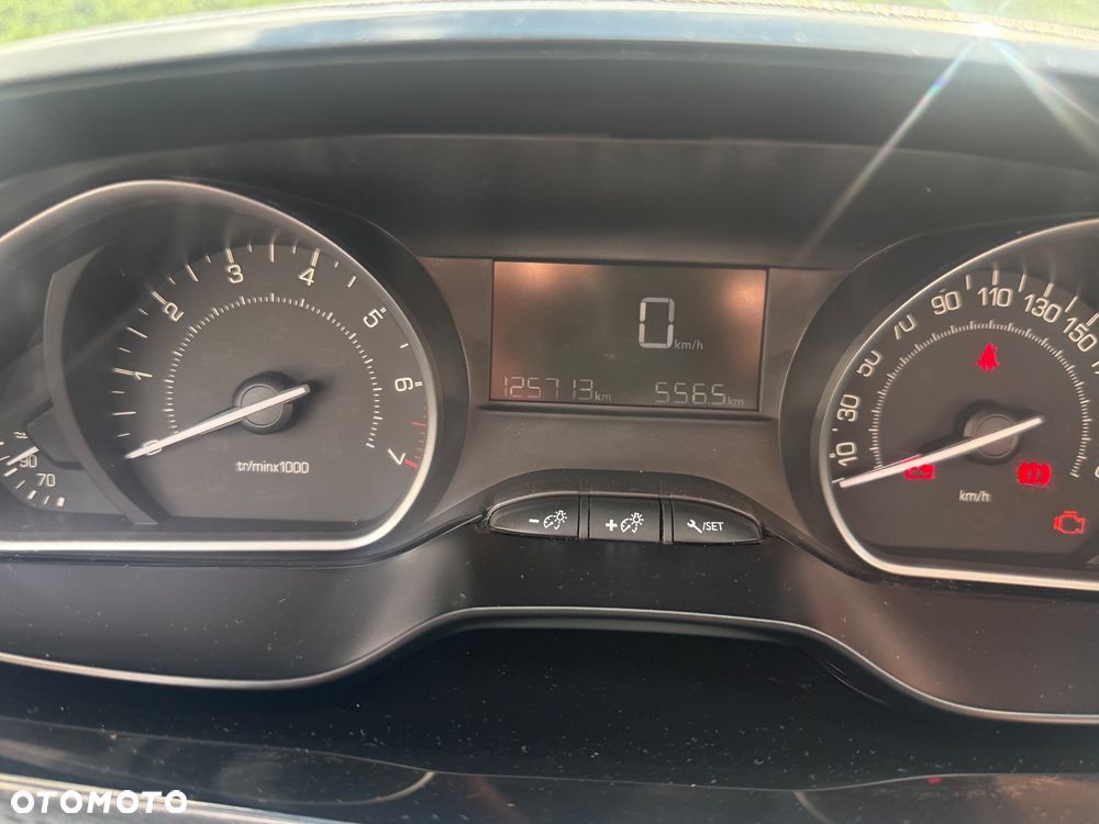 Peugeot 2008 1.2 Pure Tech Active - 8