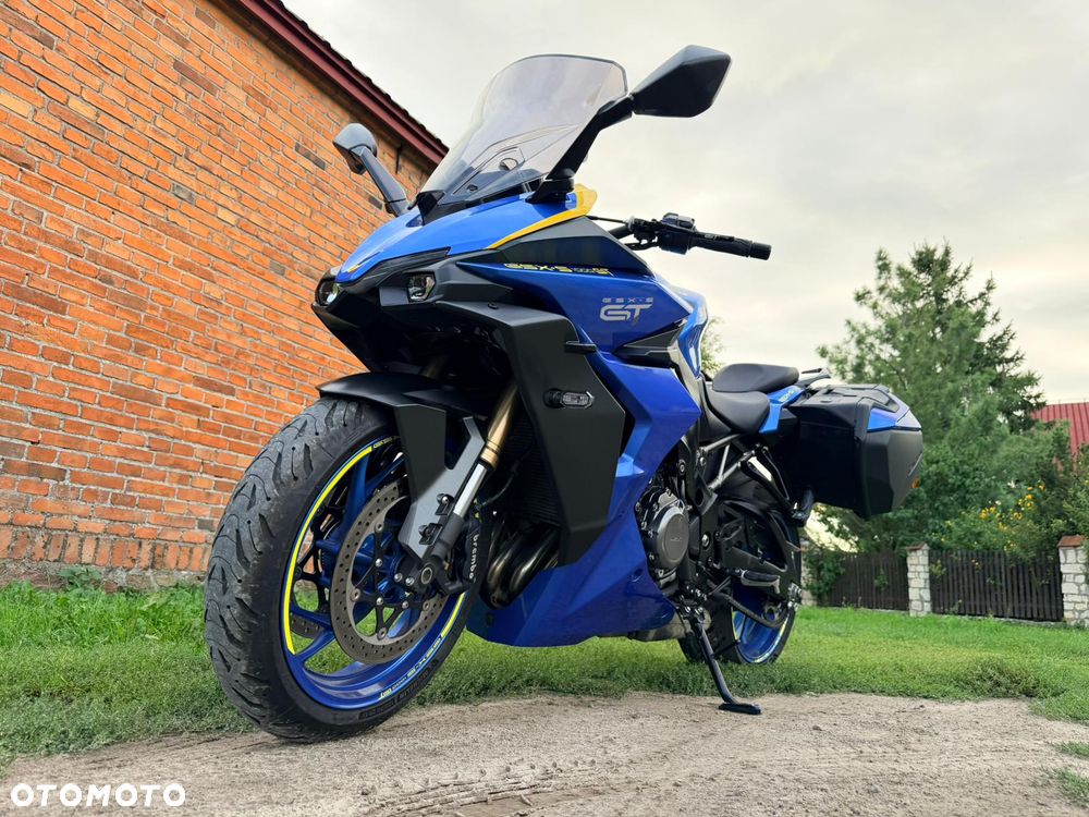 Suzuki GSX - 11
