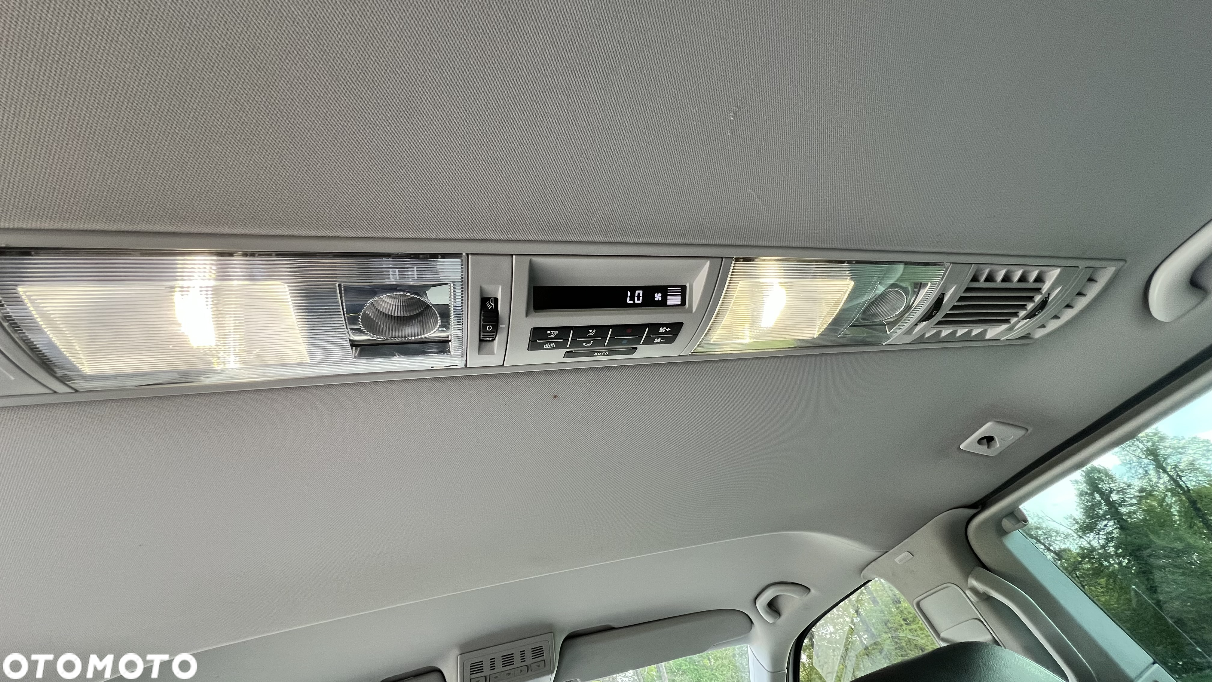 Volkswagen Multivan - 26