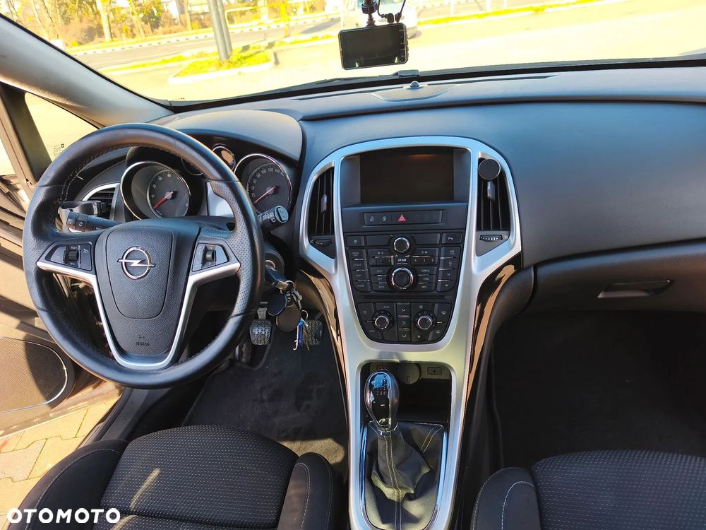 Opel Astra 1.4 T Cosmo - 14