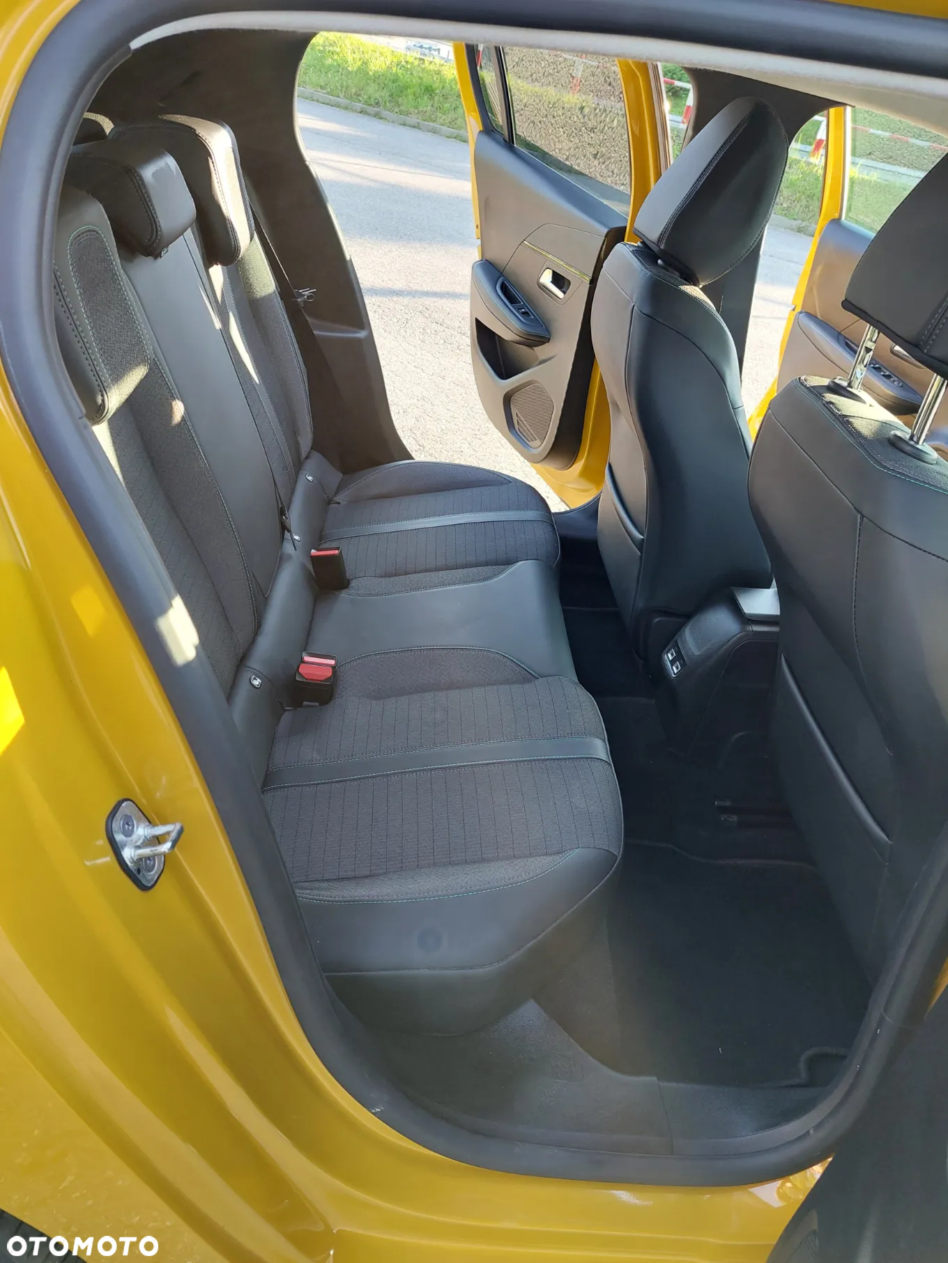 Peugeot 208 1.2 PureTech Allure Pack S&S EAT8 - 38