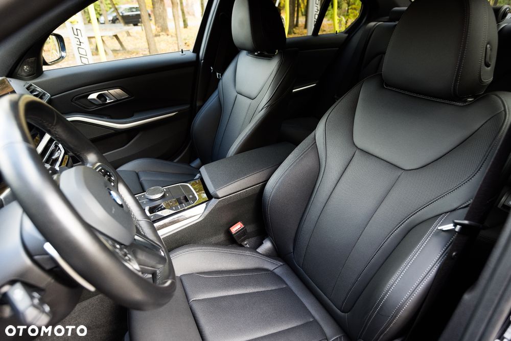 BMW Seria 3 320d xDrive M Sport sport - 26