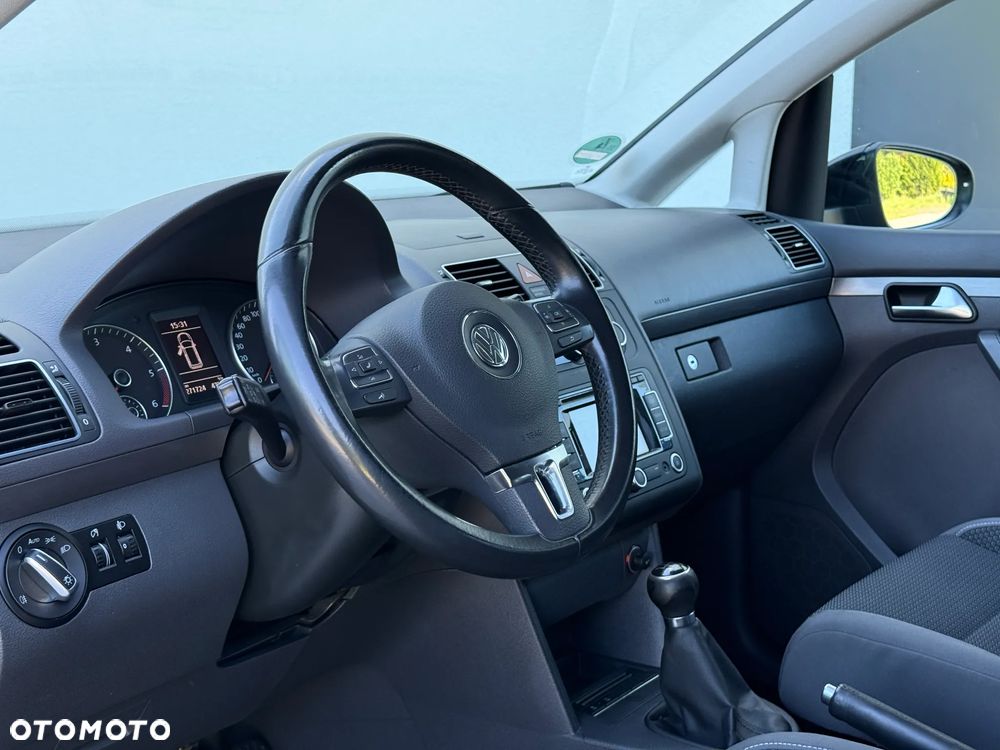 Volkswagen Touran 1.6 TDI BMT Comfortline - 23