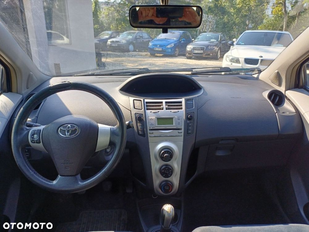 Toyota Yaris - 10