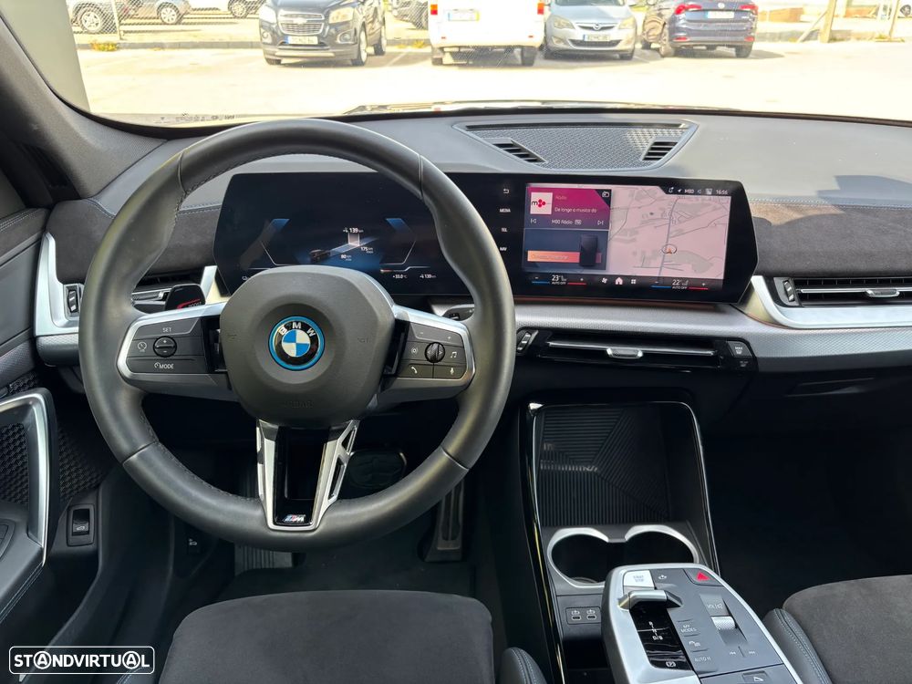 BMW iX1 eDrive20 Pack Desportivo M Pro - 17