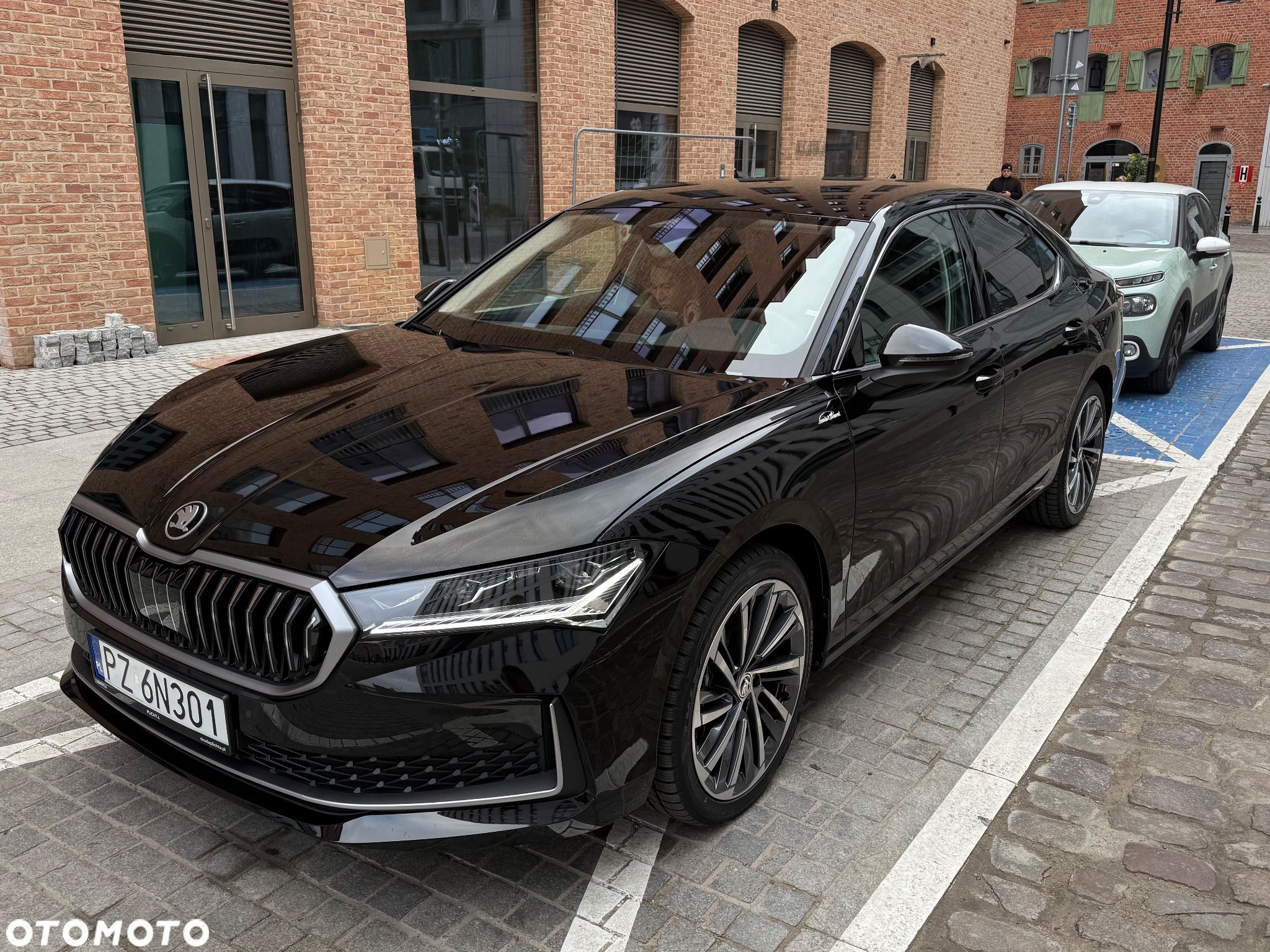 Skoda Superb 2.0 TDI SCR 4x4 L&K DSG - 1