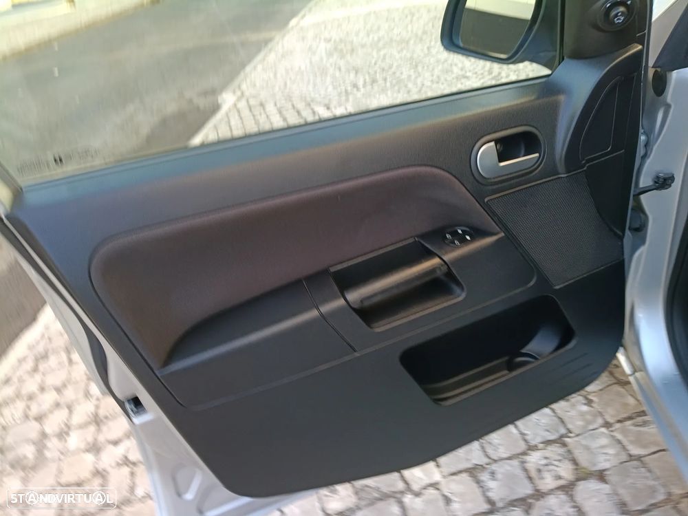 Ford Fusion 1.25 + - 12