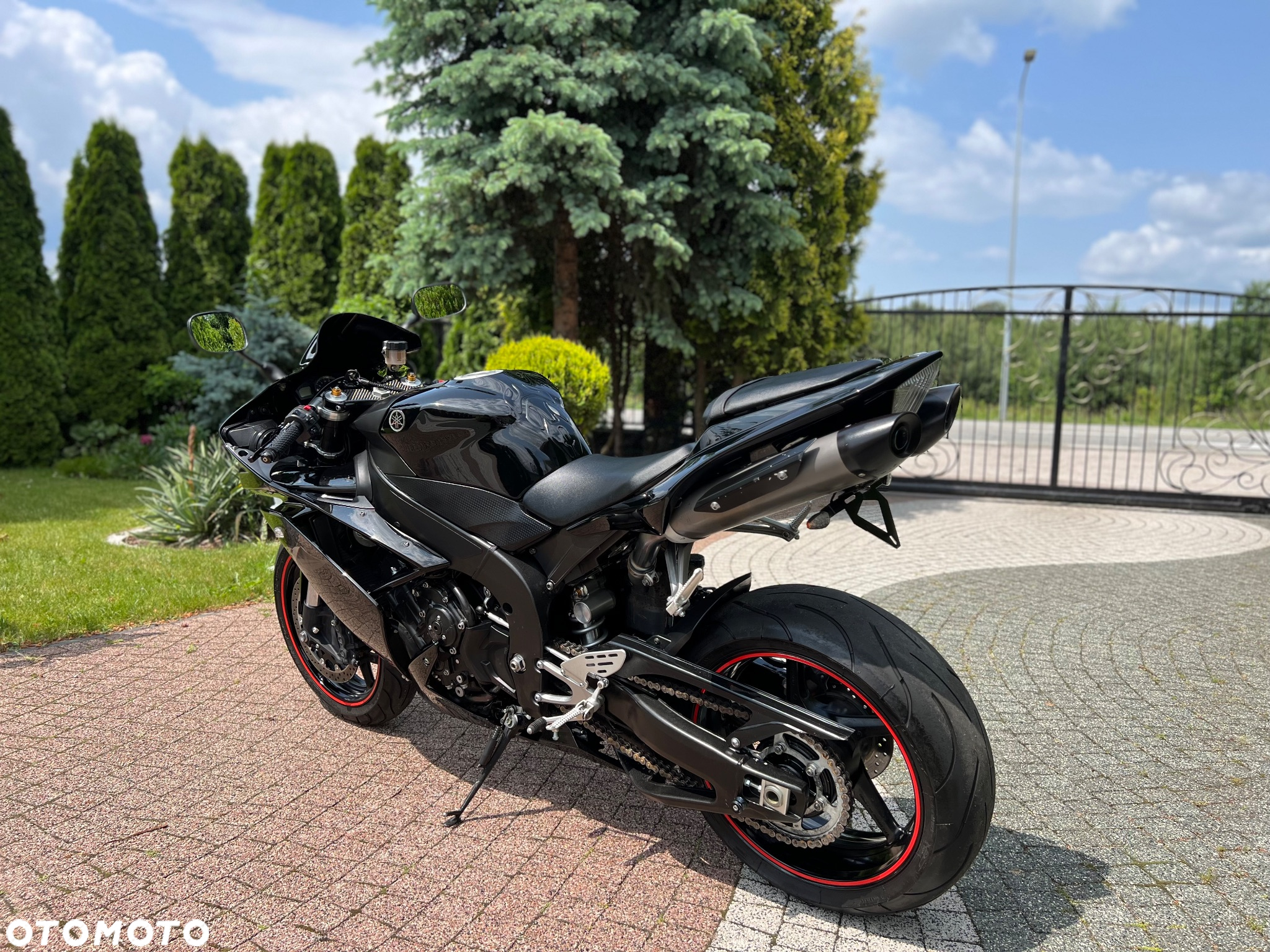 Yamaha R1 - 18