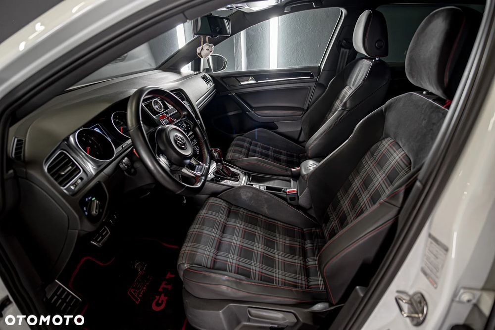 Volkswagen Golf GTI (BlueMotion Technology) DSG Performance - 19