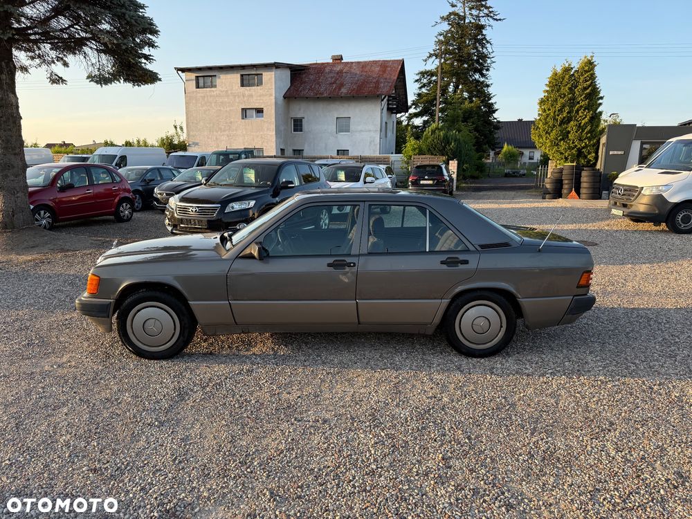 Mercedes-Benz W201 (190) - 19