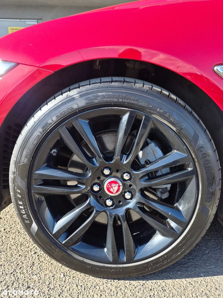 Jaguar XE 2.0 T Pure - 5