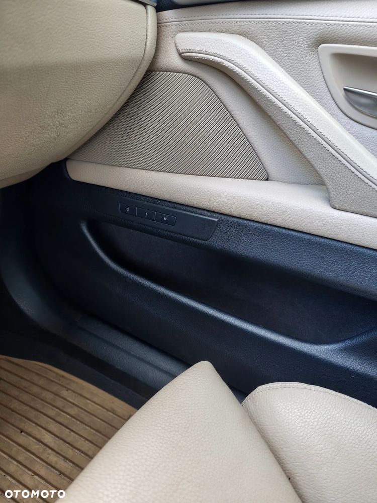 BMW Seria 5 530d Luxury Line - 31