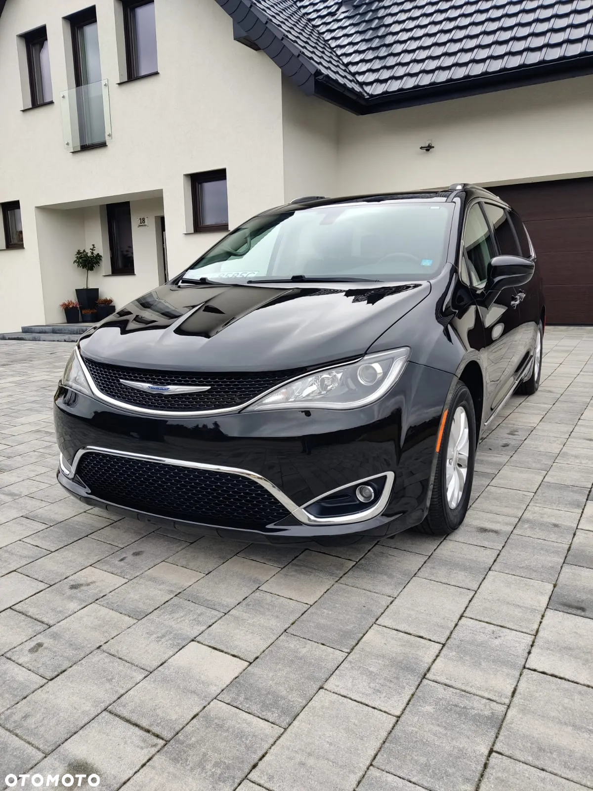 Chrysler Pacifica - 11