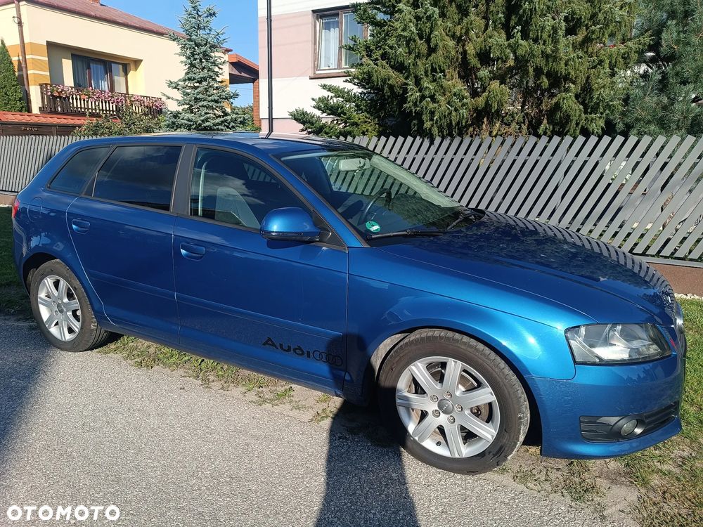 Audi A3 Sportback 1.6 TDI DPF Ambiente - 2