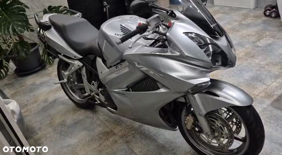 Honda VFR - 2
