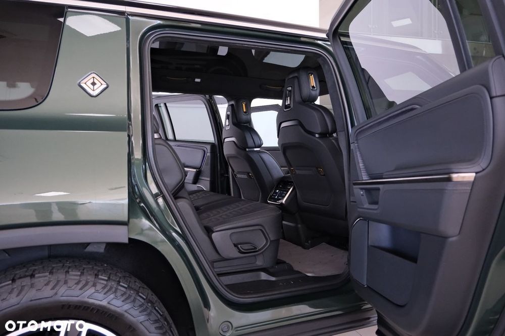 Rivian R1S - 32