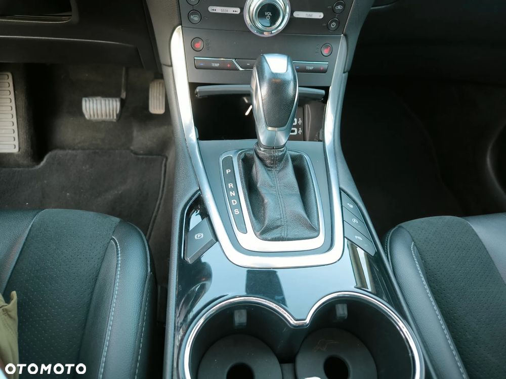 Ford S-Max - 12