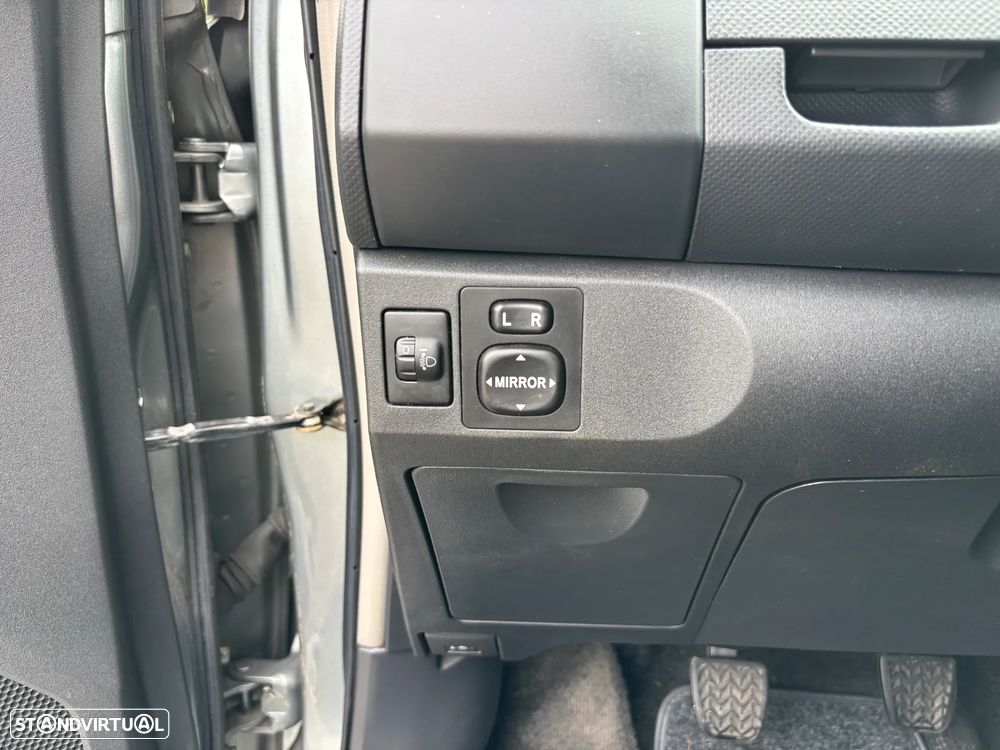 Toyota Yaris 1.0 VVT-i AC - 12