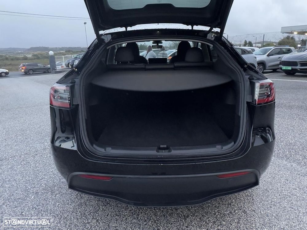 Tesla Model Y Standard - 13