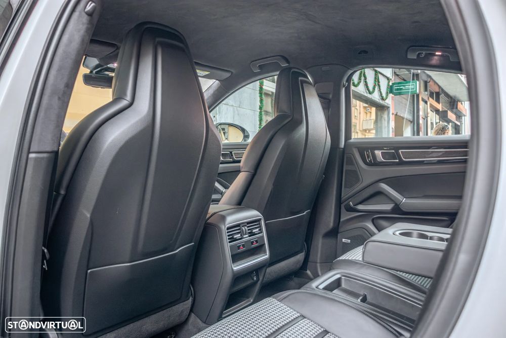 Porsche Cayenne Coupé E-Hybrid - 44