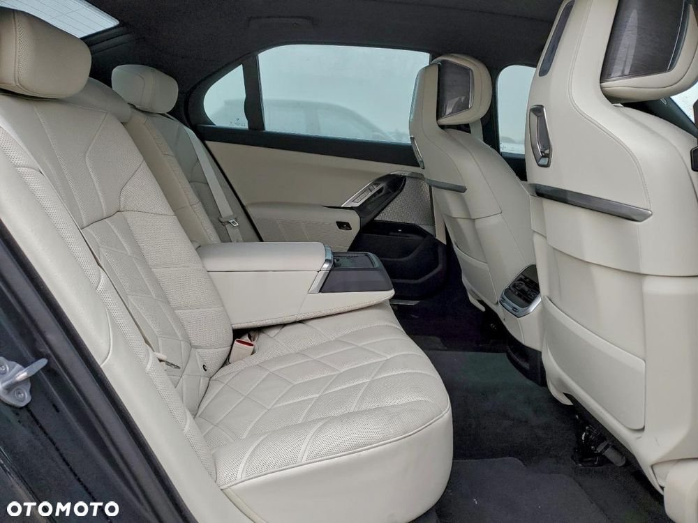 BMW Seria 7 - 8