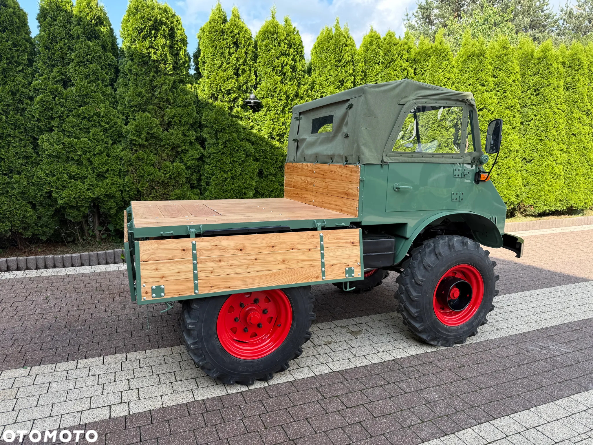 Mercedes-Benz UNIMOG 411 - 4