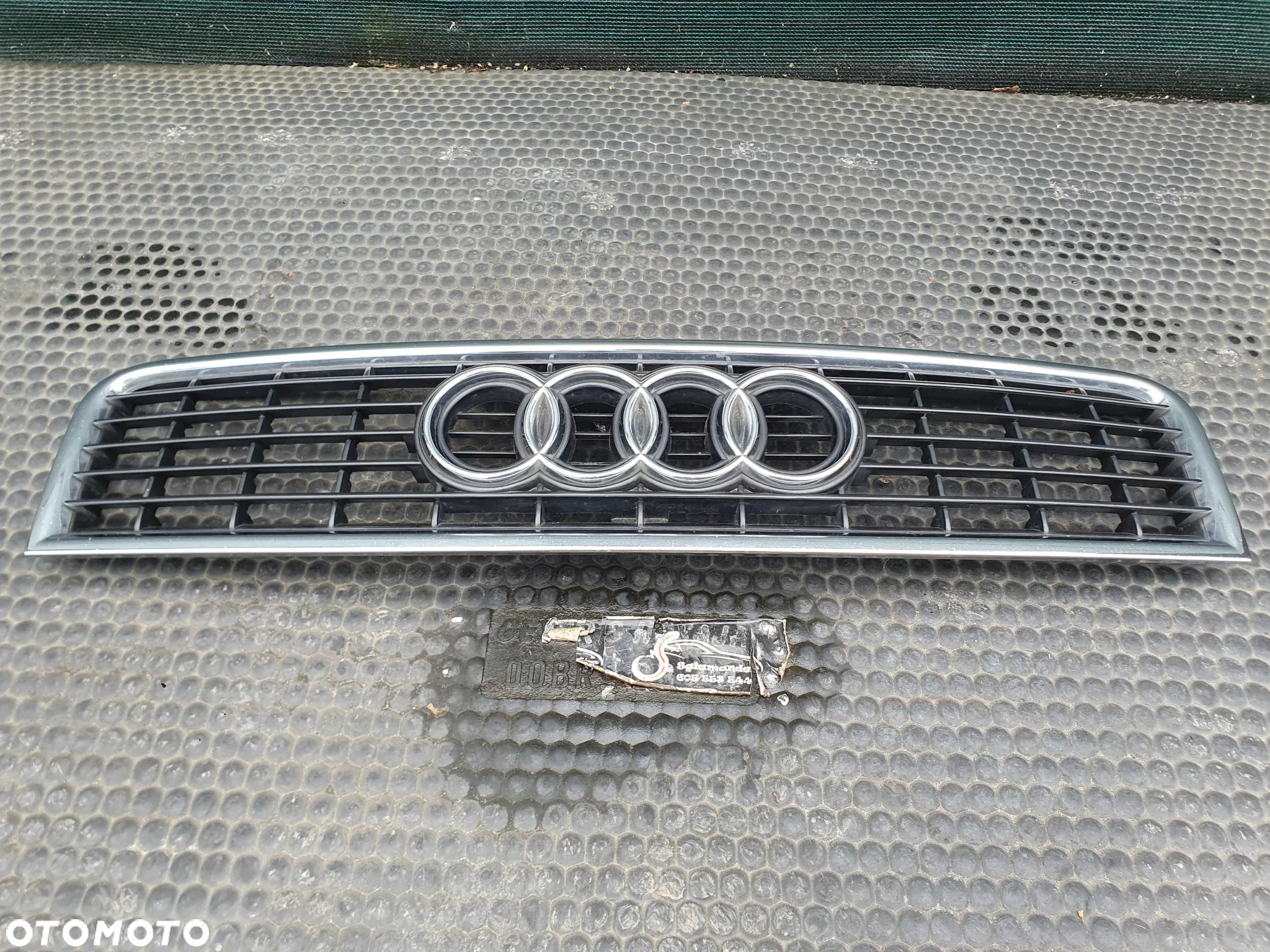 Atrapka 8E0853651F Atrapa Gril Maski Chrom Ramka Emblemat Znaczek Audi A4 B6 - 2