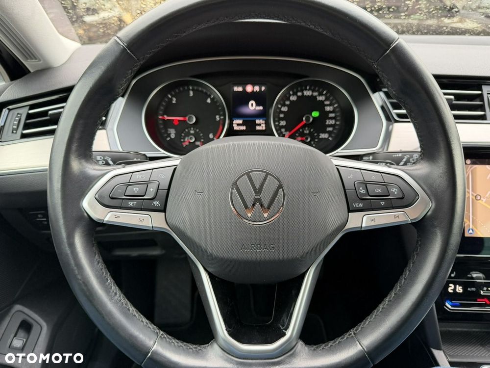 Volkswagen Passat - 17