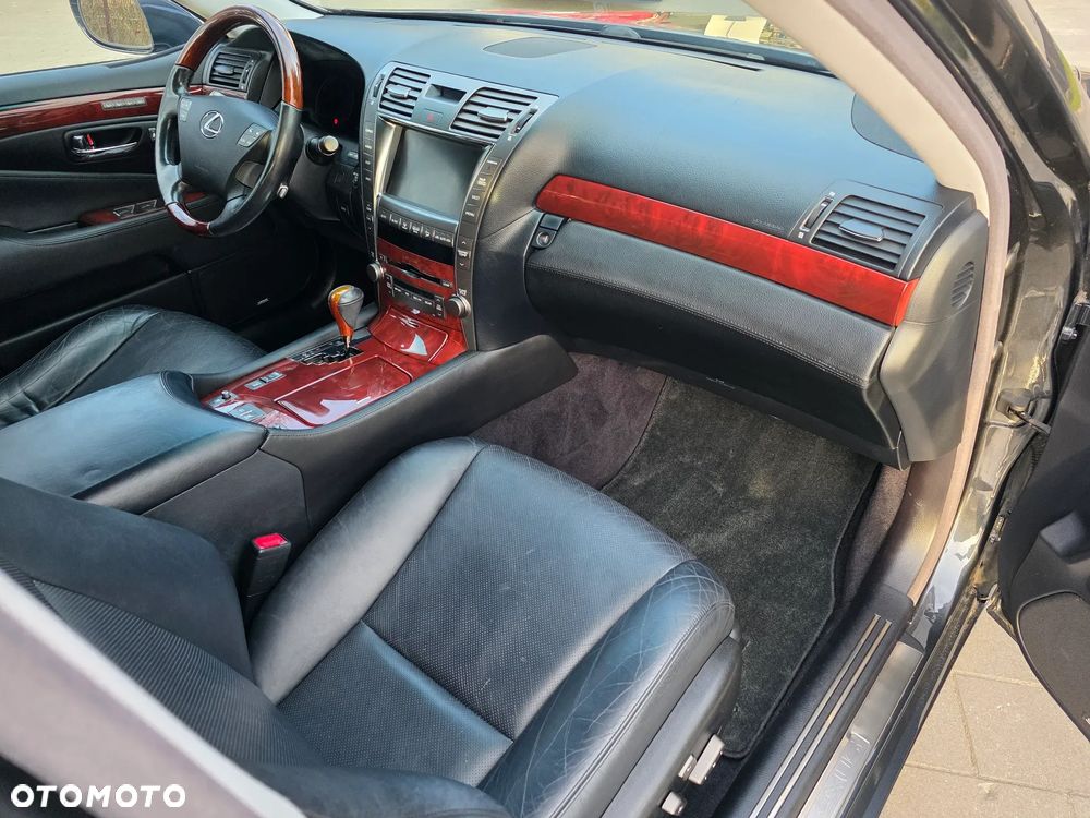 Lexus LS - 26