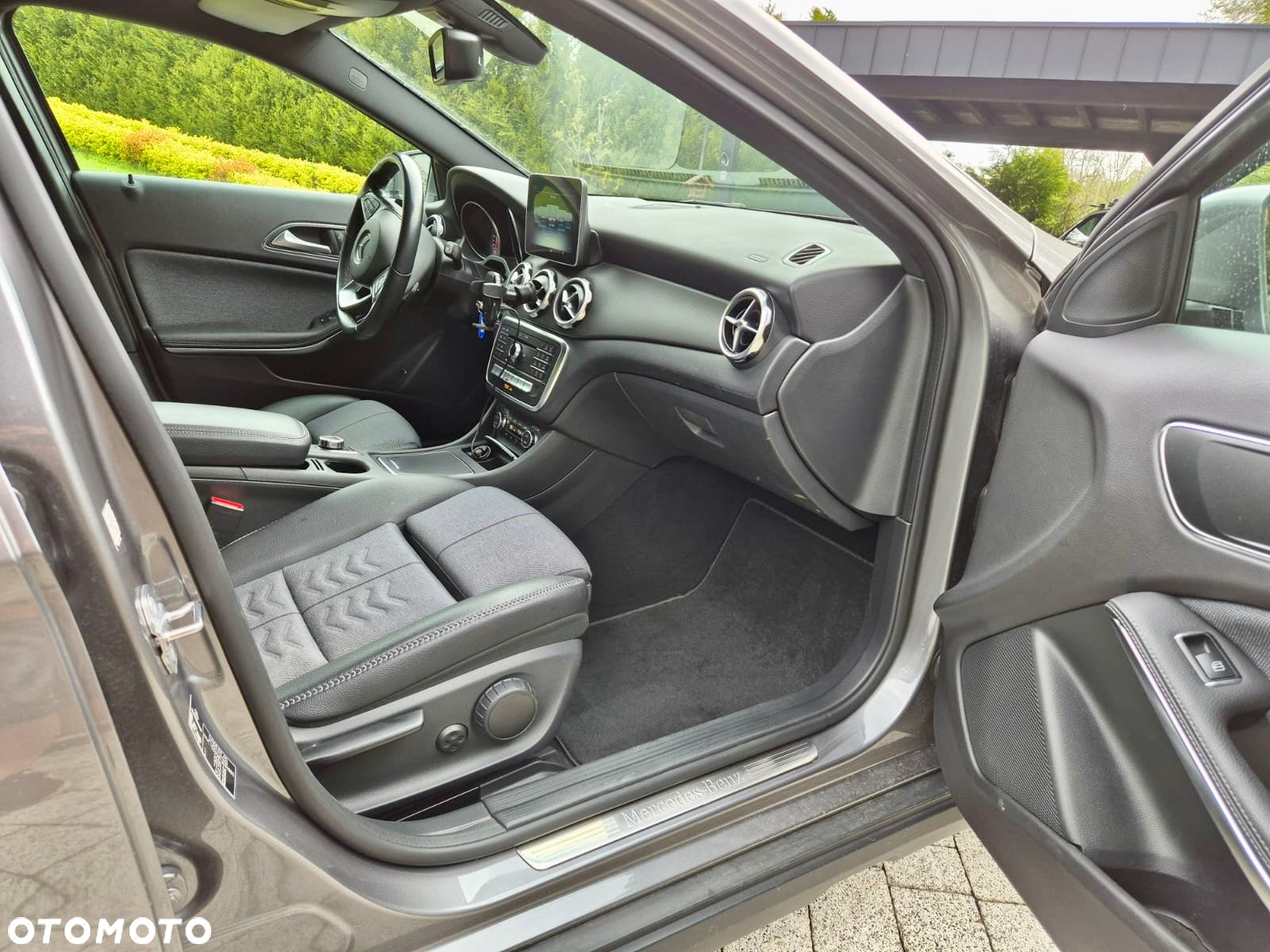 Mercedes-Benz GLA - 11