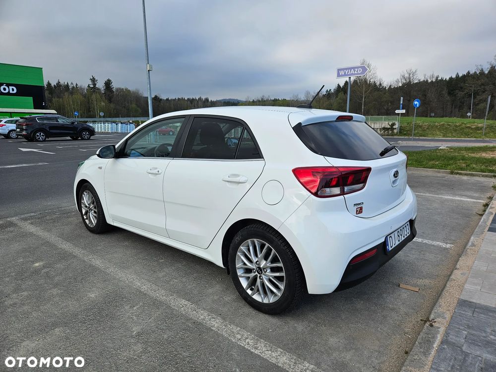 Kia Rio 1.2 L - 5
