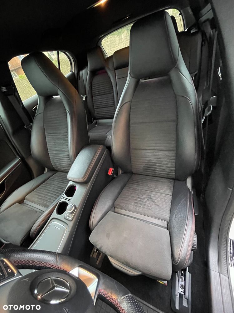 Mercedes-Benz GLA 200 7G-DCT - 16