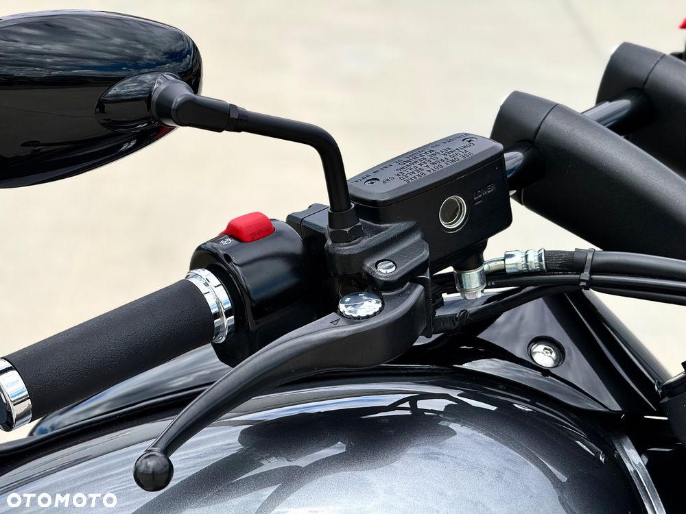 Suzuki Boulevard - 25