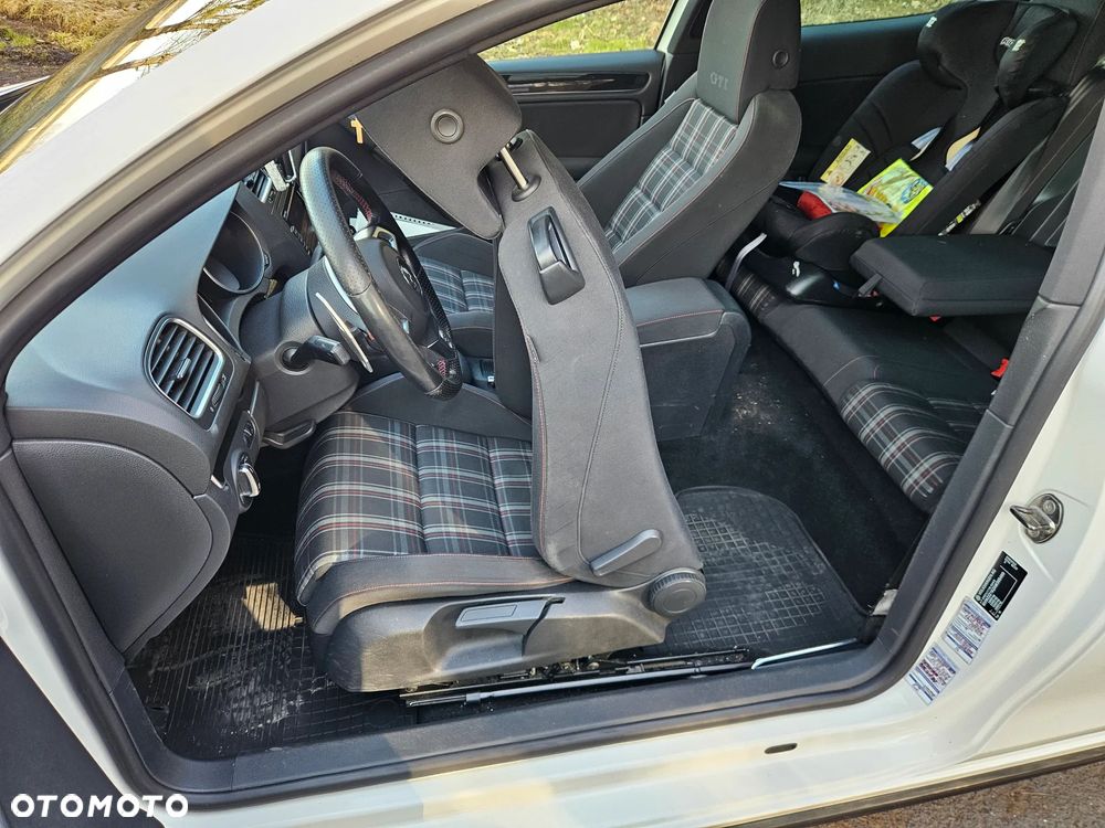 Volkswagen Golf - 10