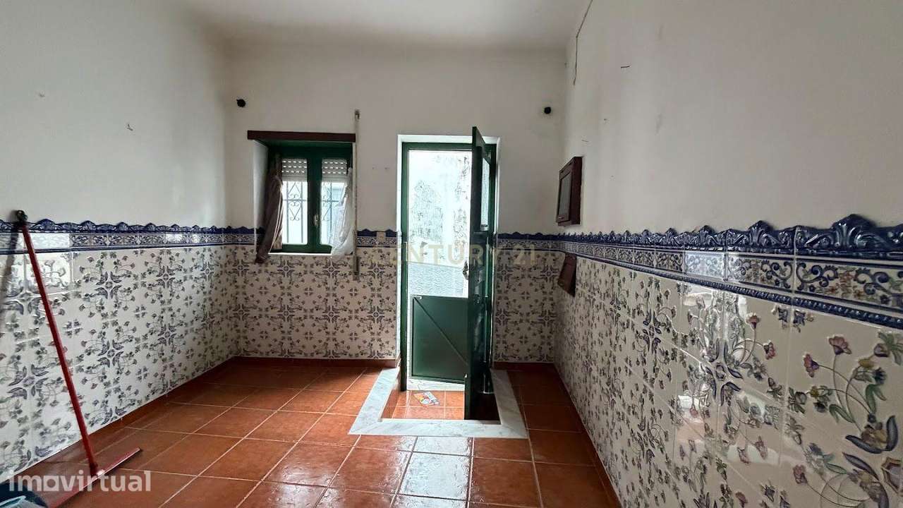 Prédio no centro histórico de Elvas com 4 fracções T1 - Grande imagem: 3/34