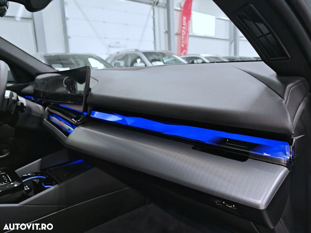 BMW Seria 5 520i AT MHEV - 31