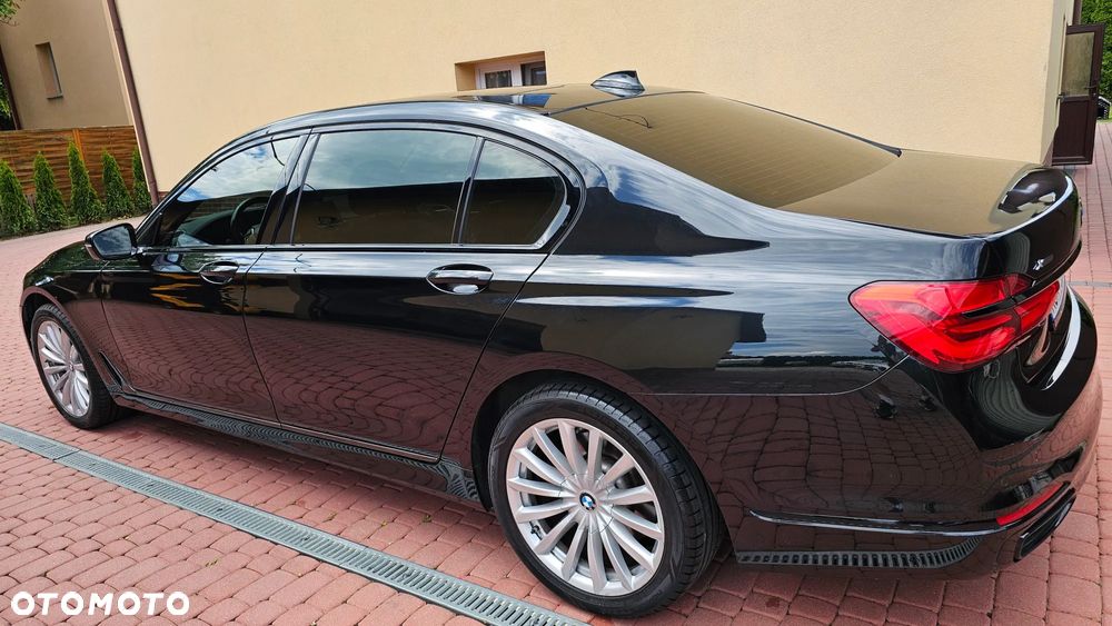 BMW Seria 7 740Li - 30
