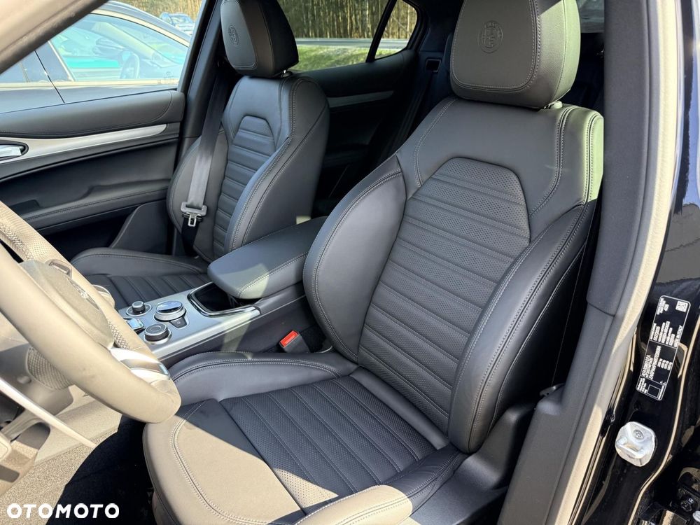 Alfa Romeo Stelvio - 16