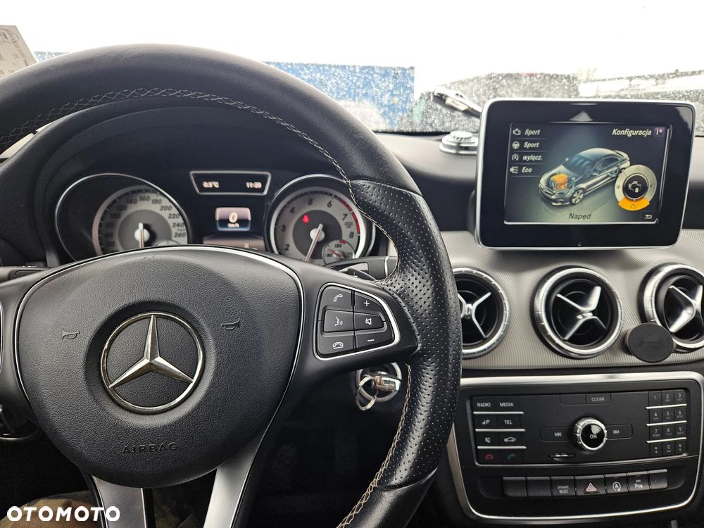 Mercedes-Benz CLA 180 7G-DCT - 9