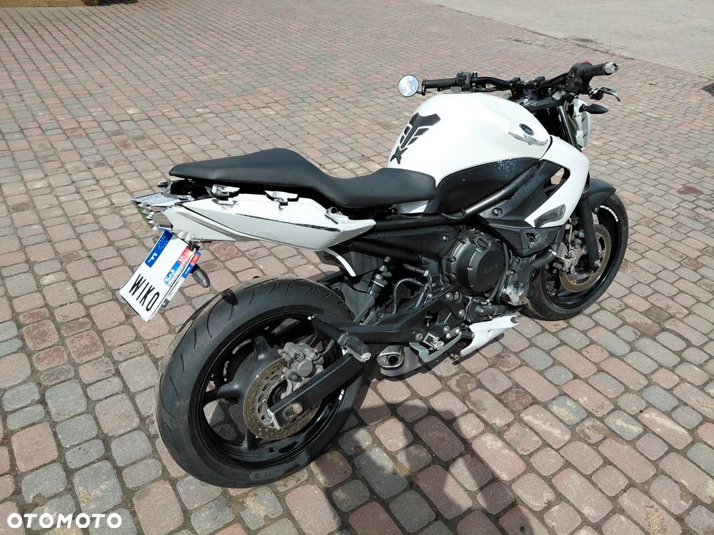 Yamaha XJ - 6