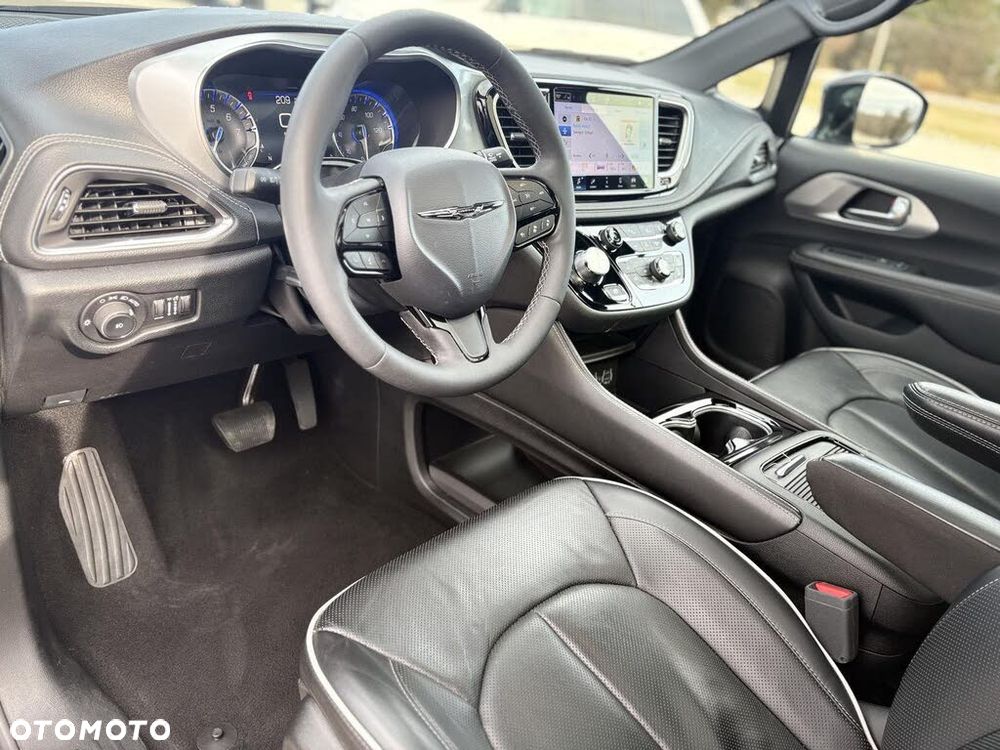 Chrysler Pacifica - 11