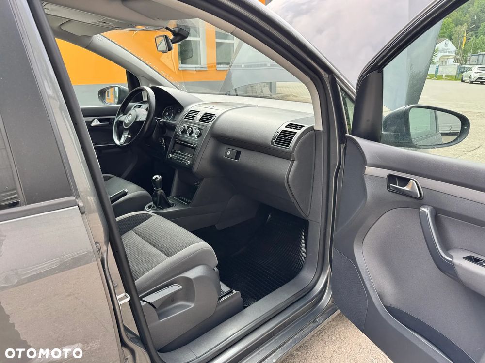 Volkswagen Touran - 16