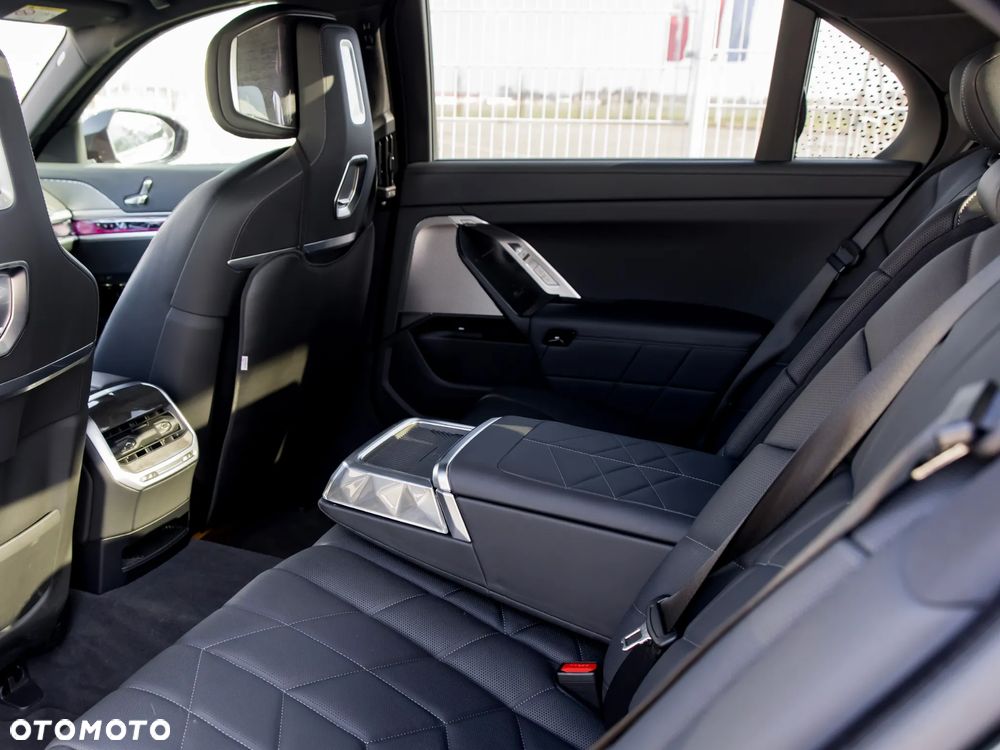 BMW Seria 7 - 27