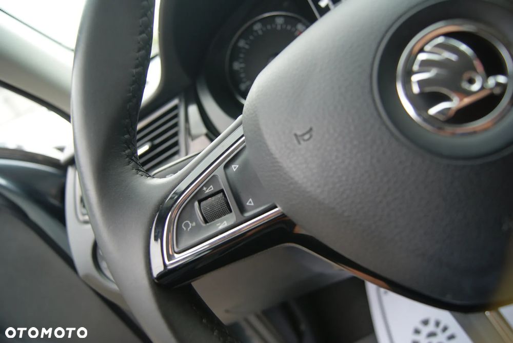 Skoda RAPID 1.2 TSI Style - 22