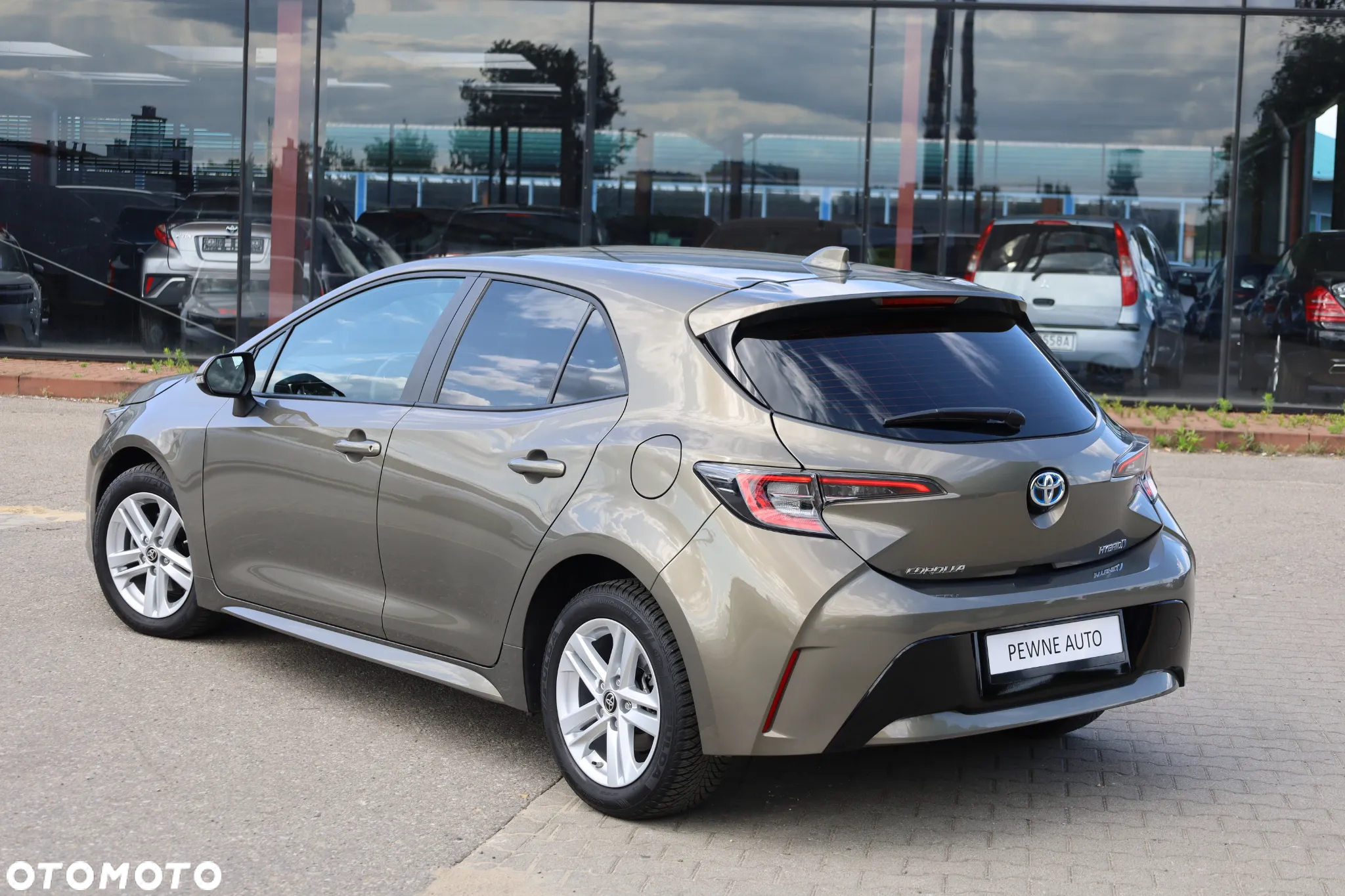Toyota Corolla 1.8 Hybrid - 12